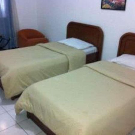 Catellya Guest House Cipaku Бандунг Екстериор снимка