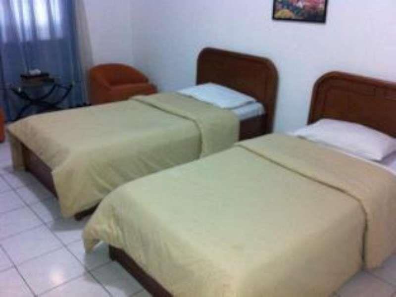 Catellya Guest House Cipaku Бандунг Екстериор снимка