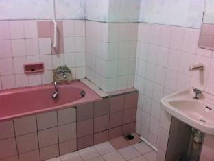 Catellya Guest House Cipaku Бандунг Екстериор снимка
